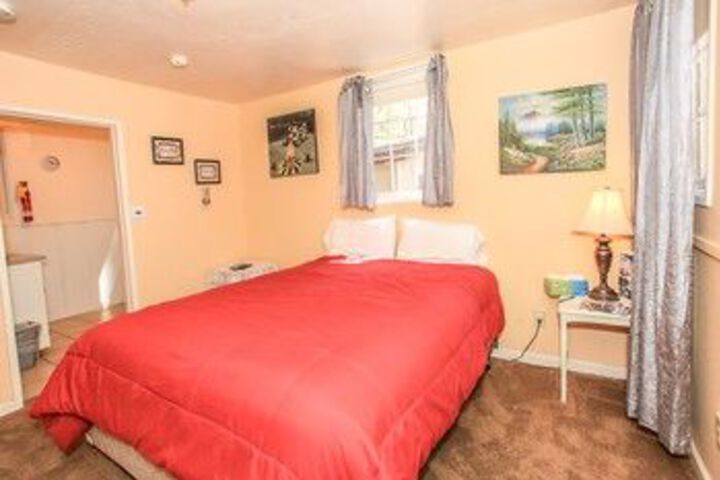 Room 6 of 14