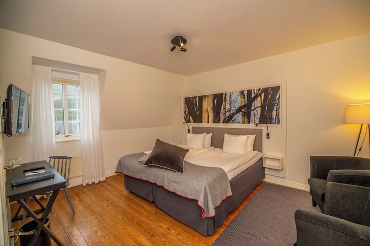 Room 2 of 52