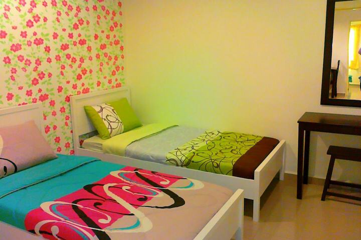 Room 10 of 27