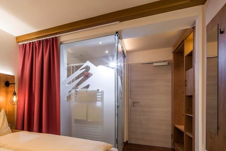 Room 13 of 53
