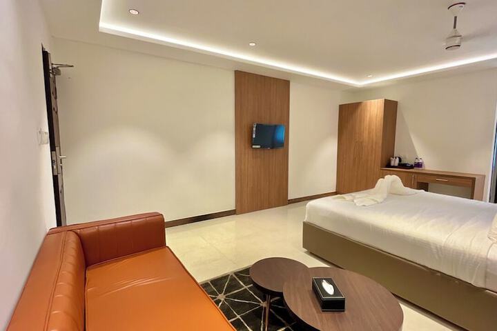 Room 27 of 97