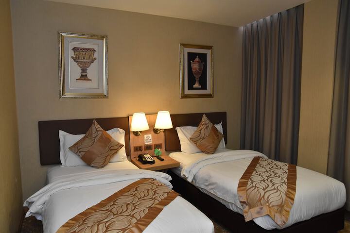 Room 9 of 33