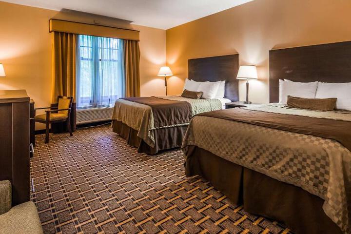 2 Queen Beds (5 of 14)