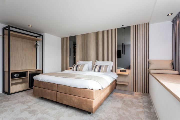 Room 12 of 82