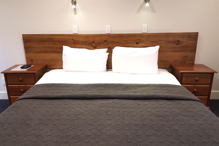 Room 4 of 36