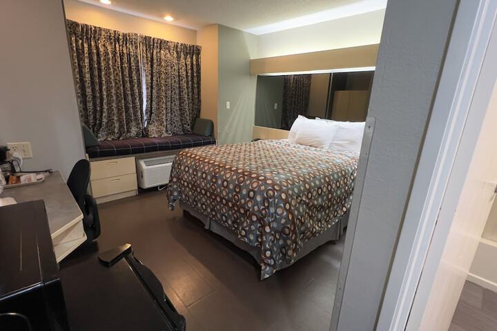2 Queen Beds (6 of 13)