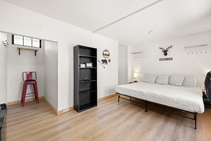 Room 17 of 27