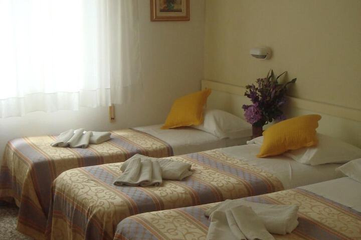 Room 21 of 47