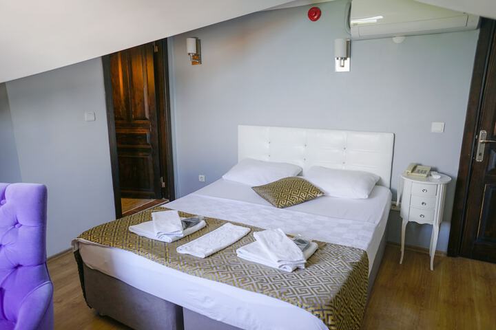 Room 8 of 53