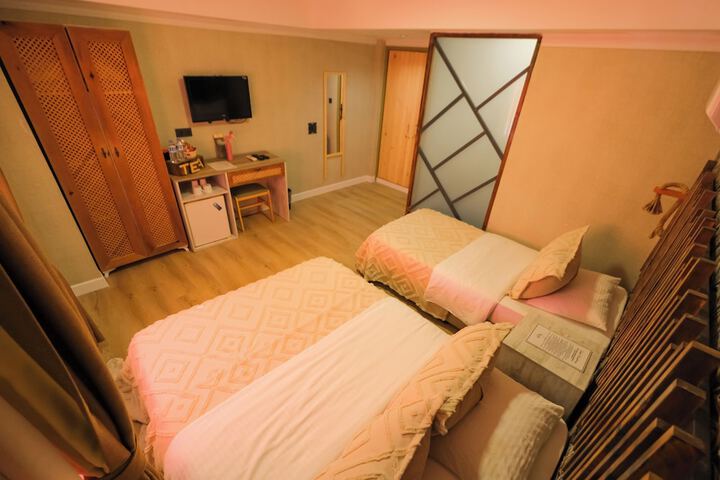 Room 54 of 104