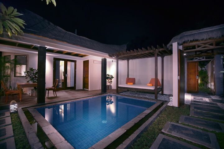 Pool Hotel