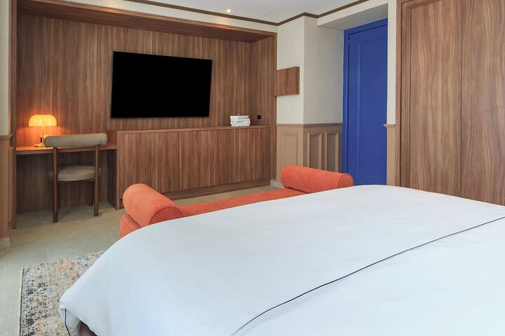Room 6 of 49