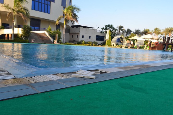 Pool 41 of 69