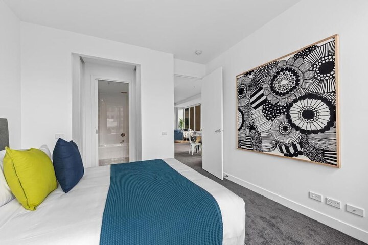 Room 2 of 19