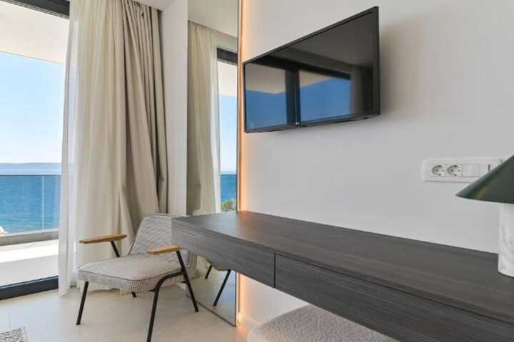 Room 8 of 42
