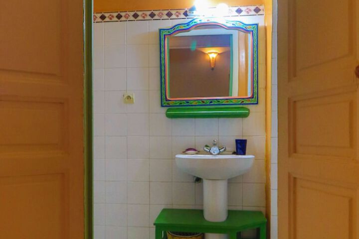 Room 142 of 266