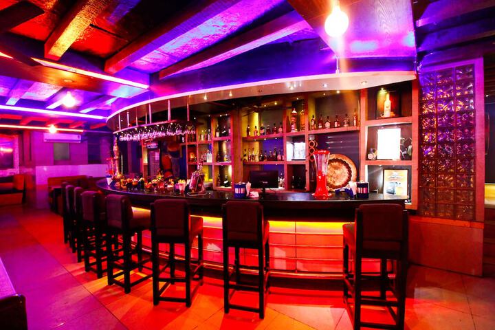 Lounge 37 of 45