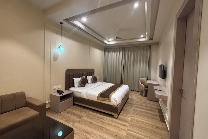 Room 15 of 30