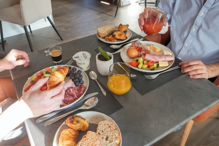 Breakfast/Coffee Service 37 of 47