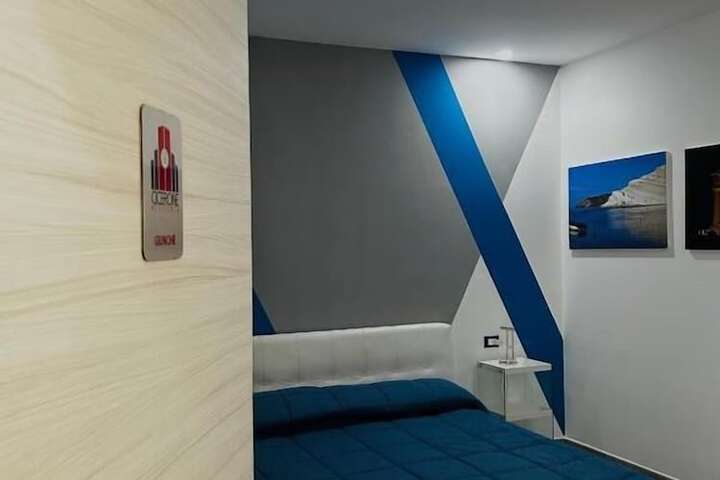 Room 10 of 24