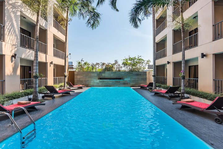 Hotel with Pool