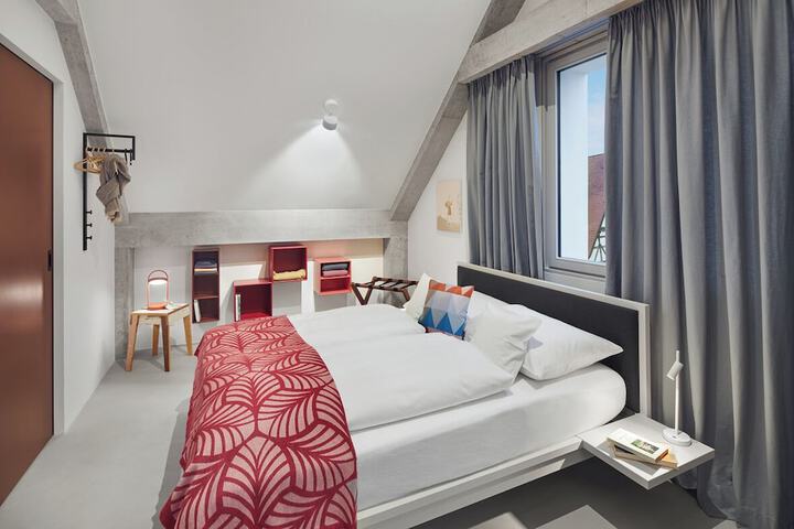 Room 30 of 169