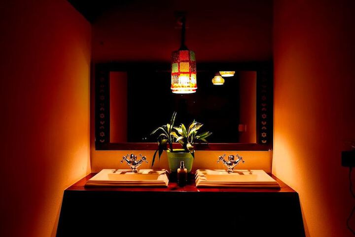 Dining 8 of 12