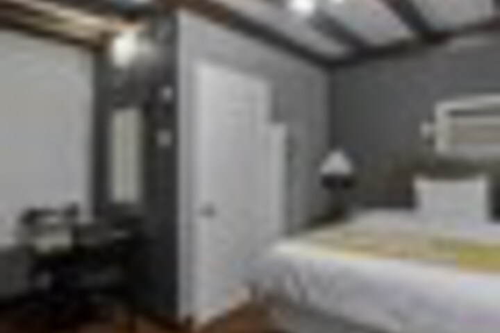 Room 26 of 129