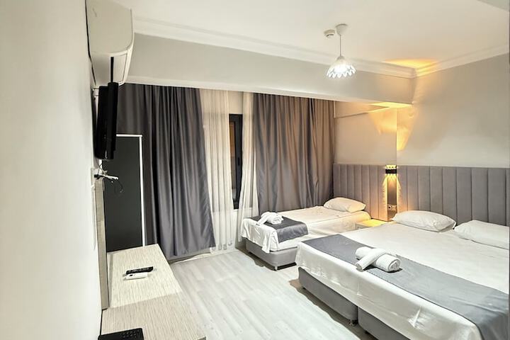 Room 7 of 16