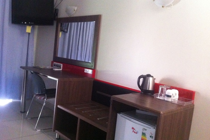 Room 13 of 30