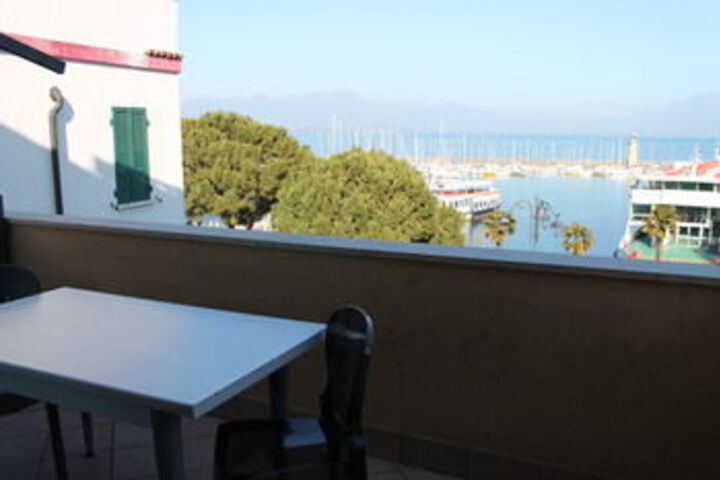 Terrace/Patio 5 of 499