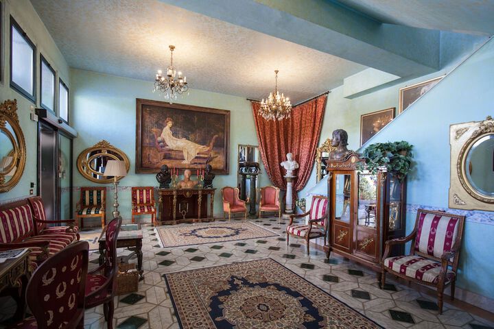 Guest Lobby