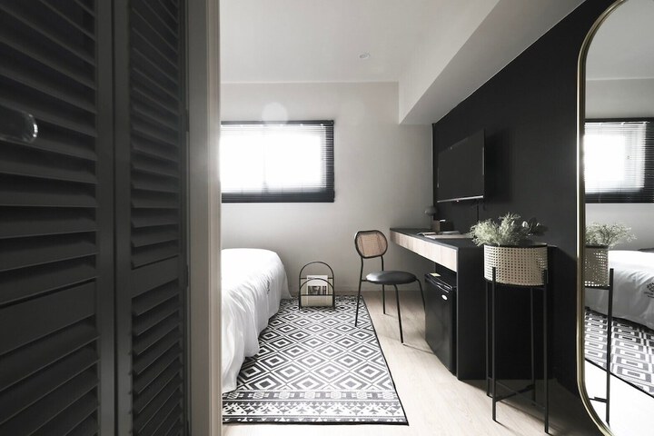 Room 6 of 26
