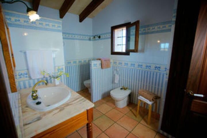 Room 2 of 32