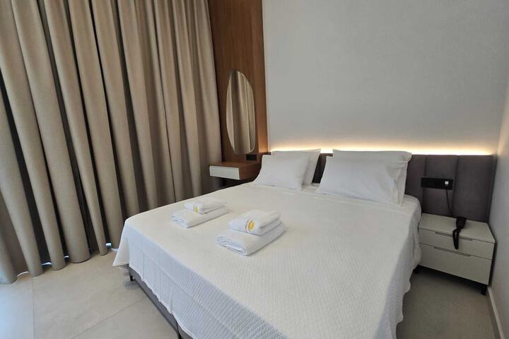 Room 9 of 42