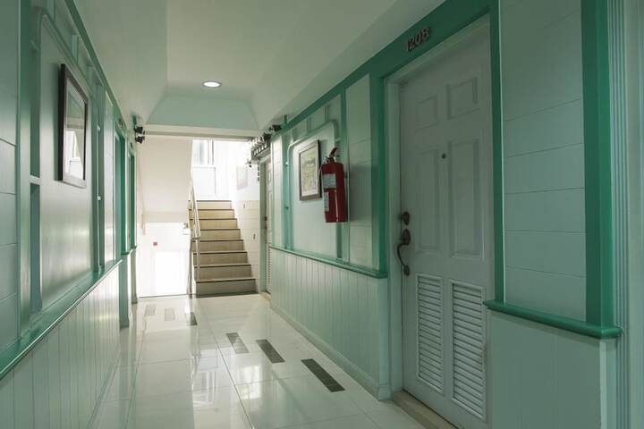 Ballroom/Hall 28 of 33