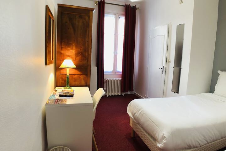 Room 22 of 42