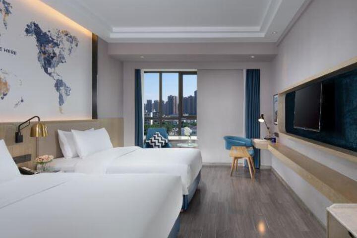 Room 9 of 25