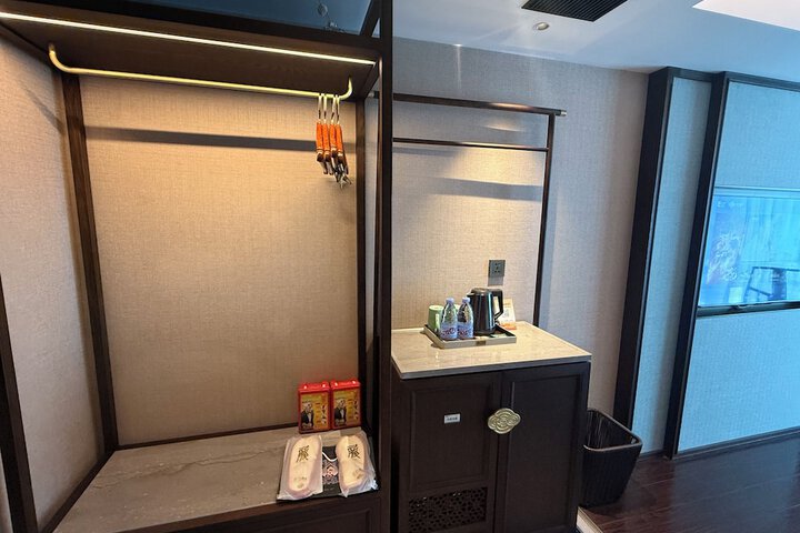 Room 5 of 22