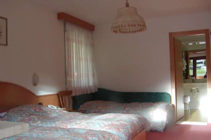 Room 9 of 24