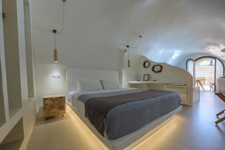 Room 16 of 102