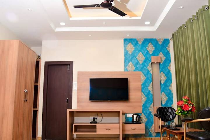 Room 5 of 20