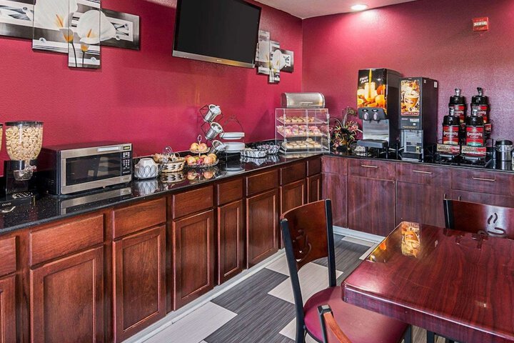 Breakfast/Coffee Service 20 of 33