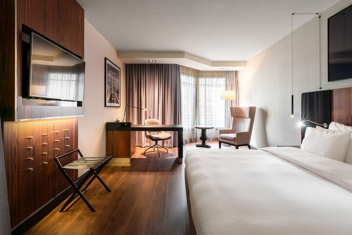 Room 30 of 147