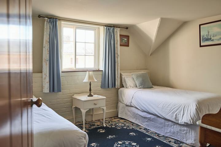 Room 5 of 63