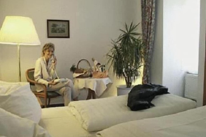 Room 13 of 29