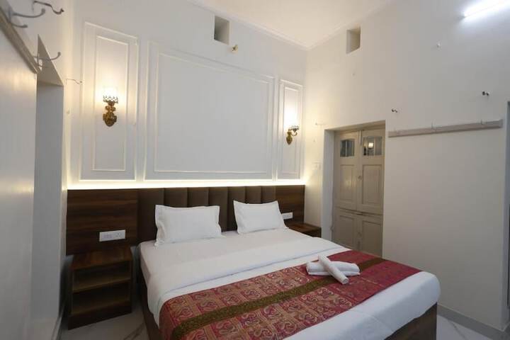 Room 2 of 22