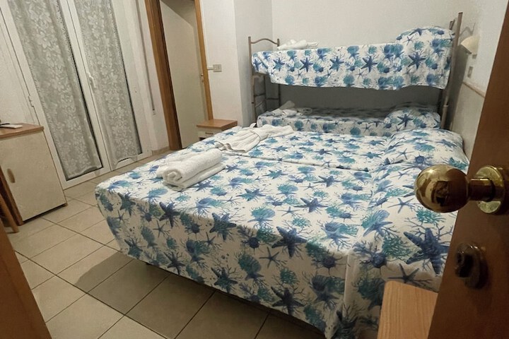 Room 5 of 14