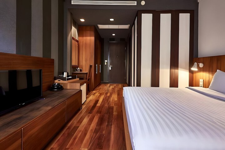 Room 2 of 23