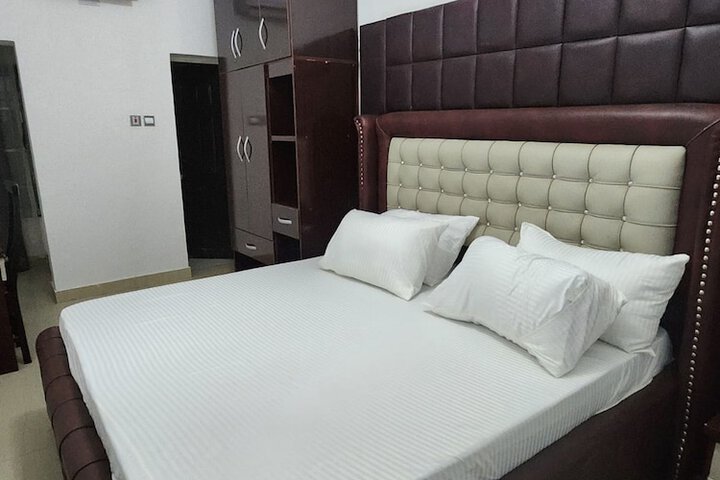 Room 12 of 24
